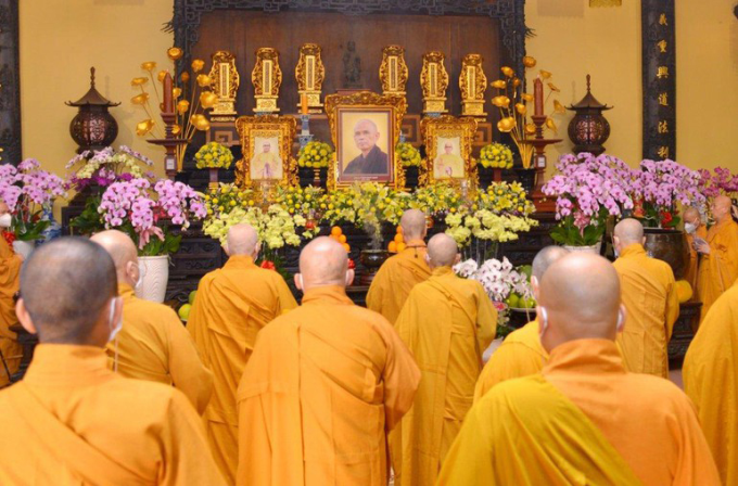 Trưởng lão Hòa thượng Thích Trí Quảng tưởng niệm Thiền sư Thích Nhất Hạnh tại tổ đình Ấn Quang